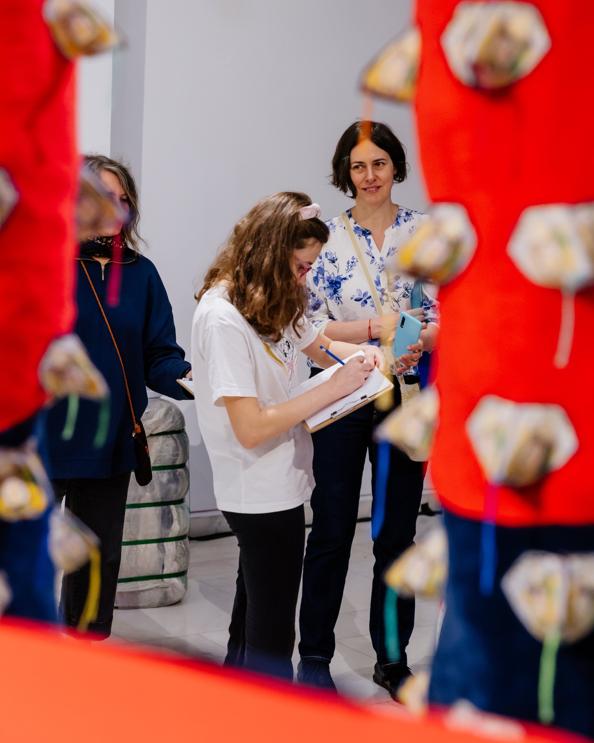 Itinerarea expoziției „Woven Secrets / Secrete Întrețesute” – Asociația FABER