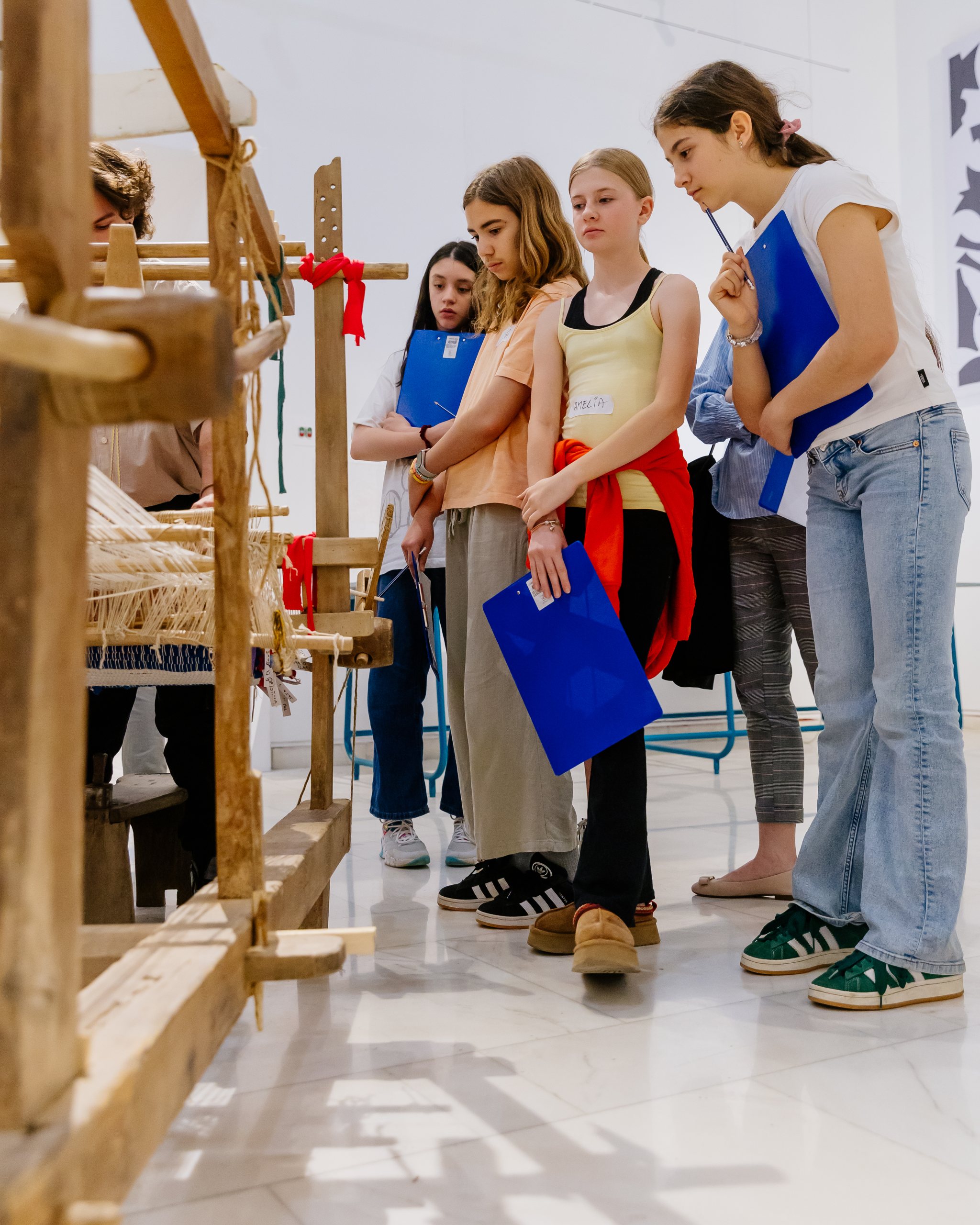 Itinerarea expoziției „Woven Secrets / Secrete Întrețesute” – Asociația FABER