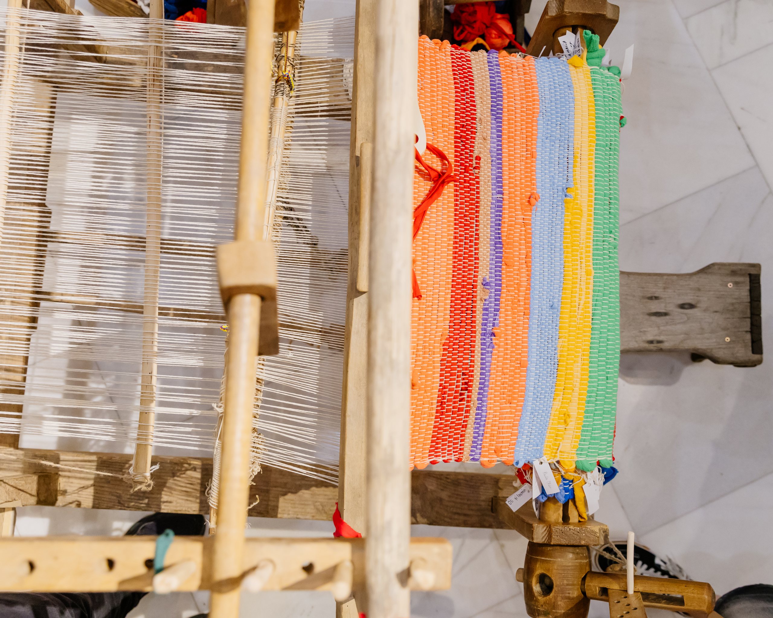 Itinerarea expoziției „Woven Secrets / Secrete Întrețesute” – Asociația FABER