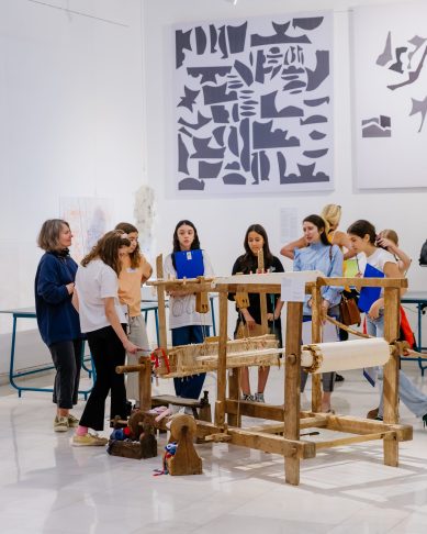 Itinerarea expoziției „Woven Secrets / Secrete Întrețesute” – Asociația FABER