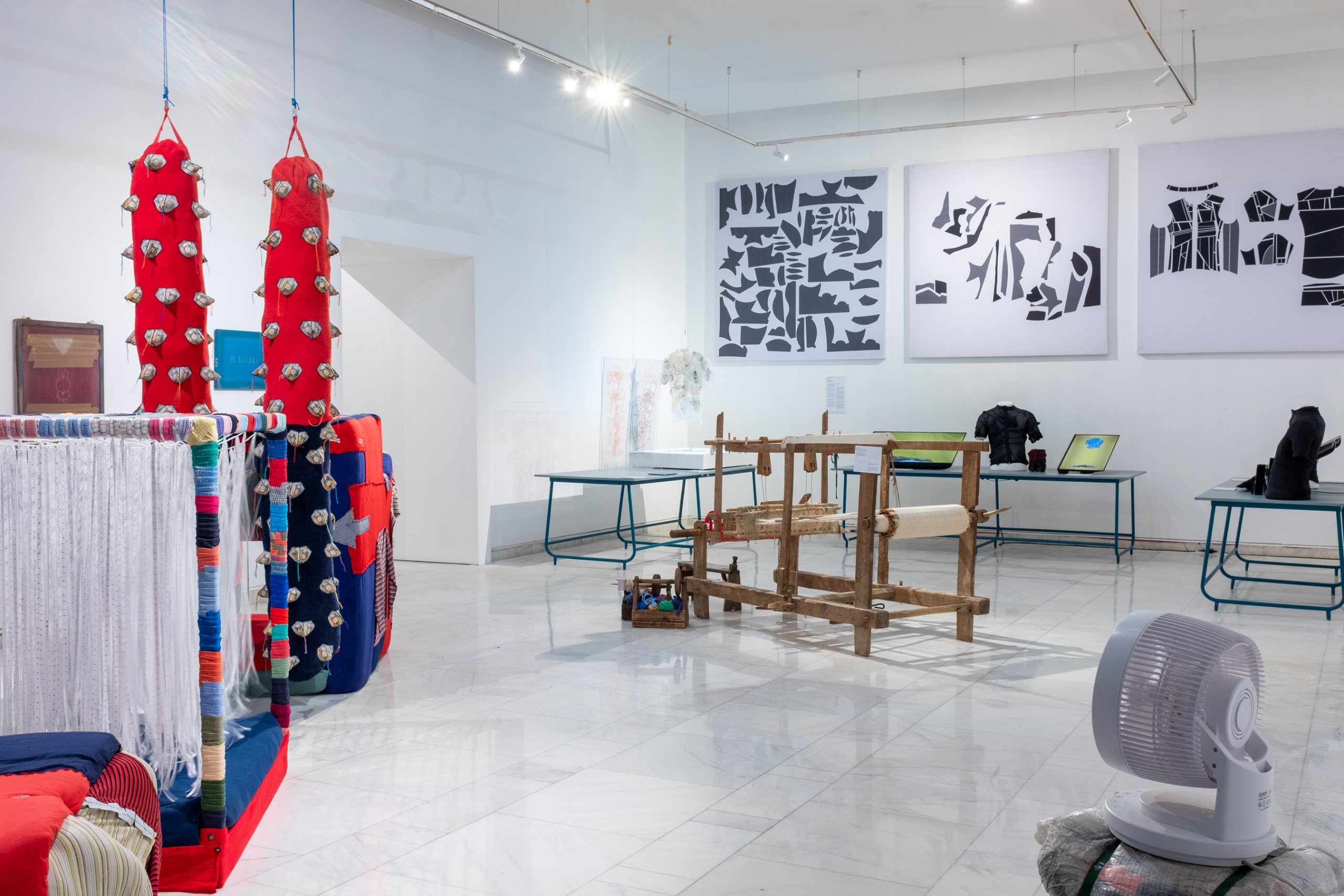 Itinerarea expoziției „Woven Secrets / Secrete Întrețesute” – Asociația FABER