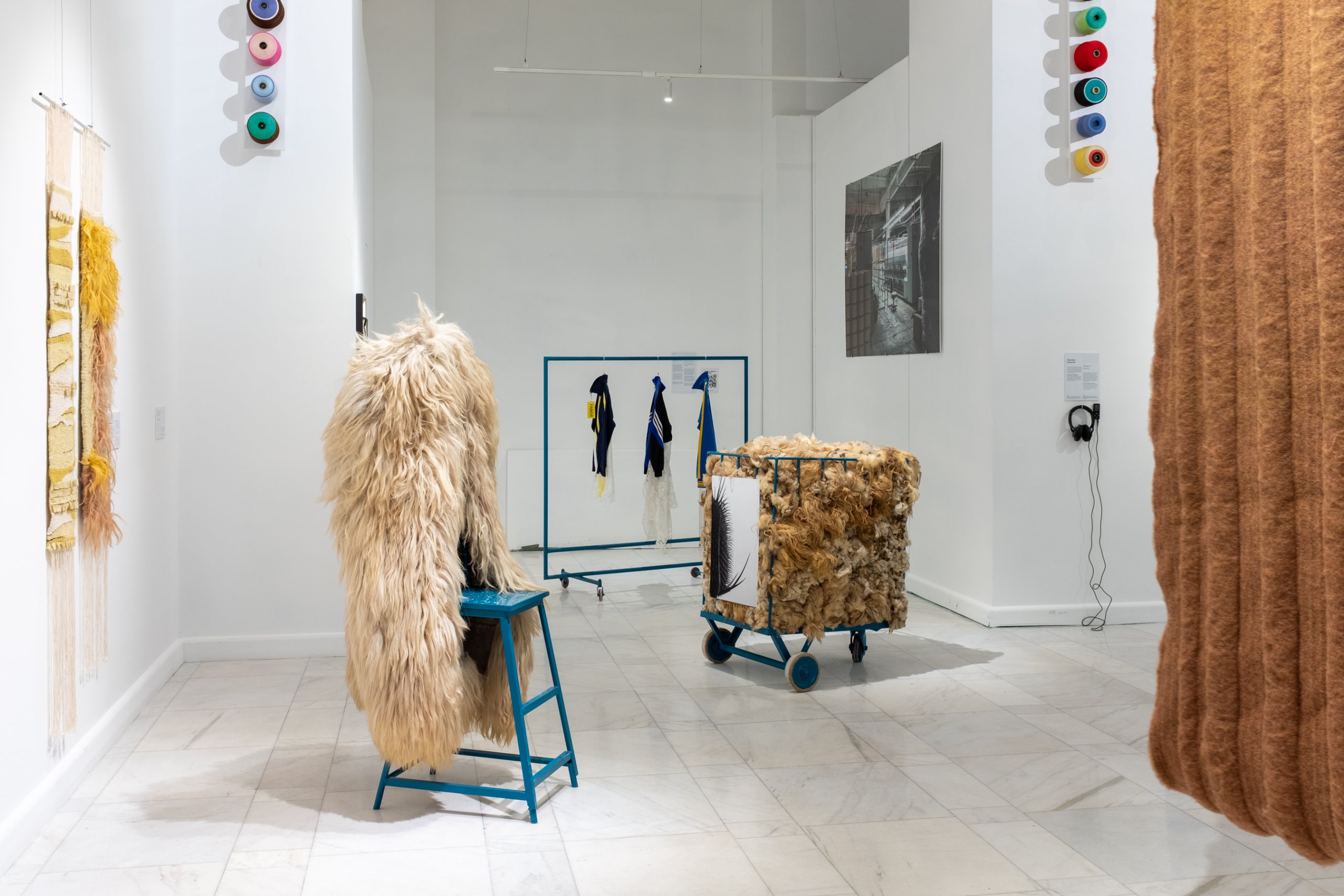 Itinerarea expoziției „Woven Secrets / Secrete Întrețesute” – Asociația FABER
