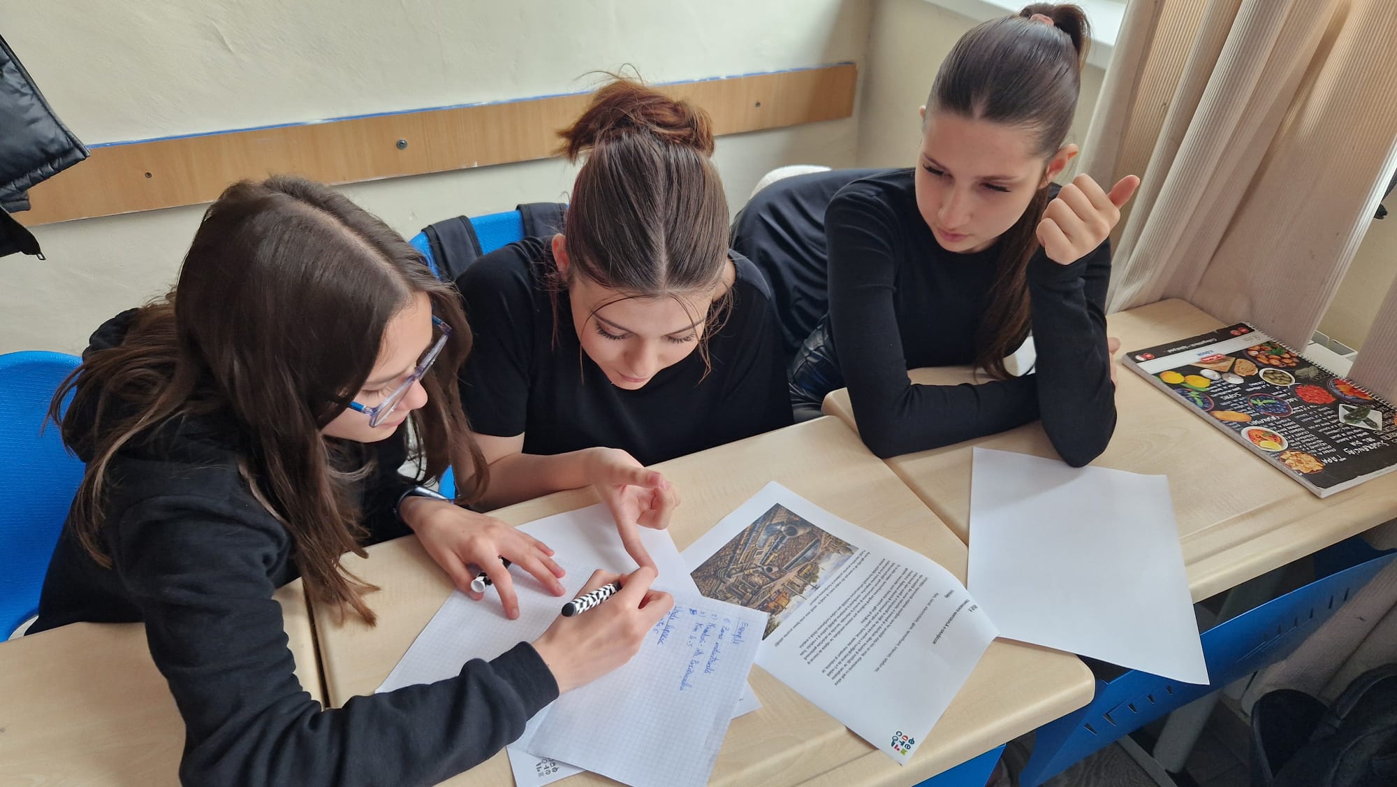 Kitul de Arhitectură pentru Liceeni-  adaptare și extindere pentru liceeni a cursului dedicat școlarilor – Asociația eematico