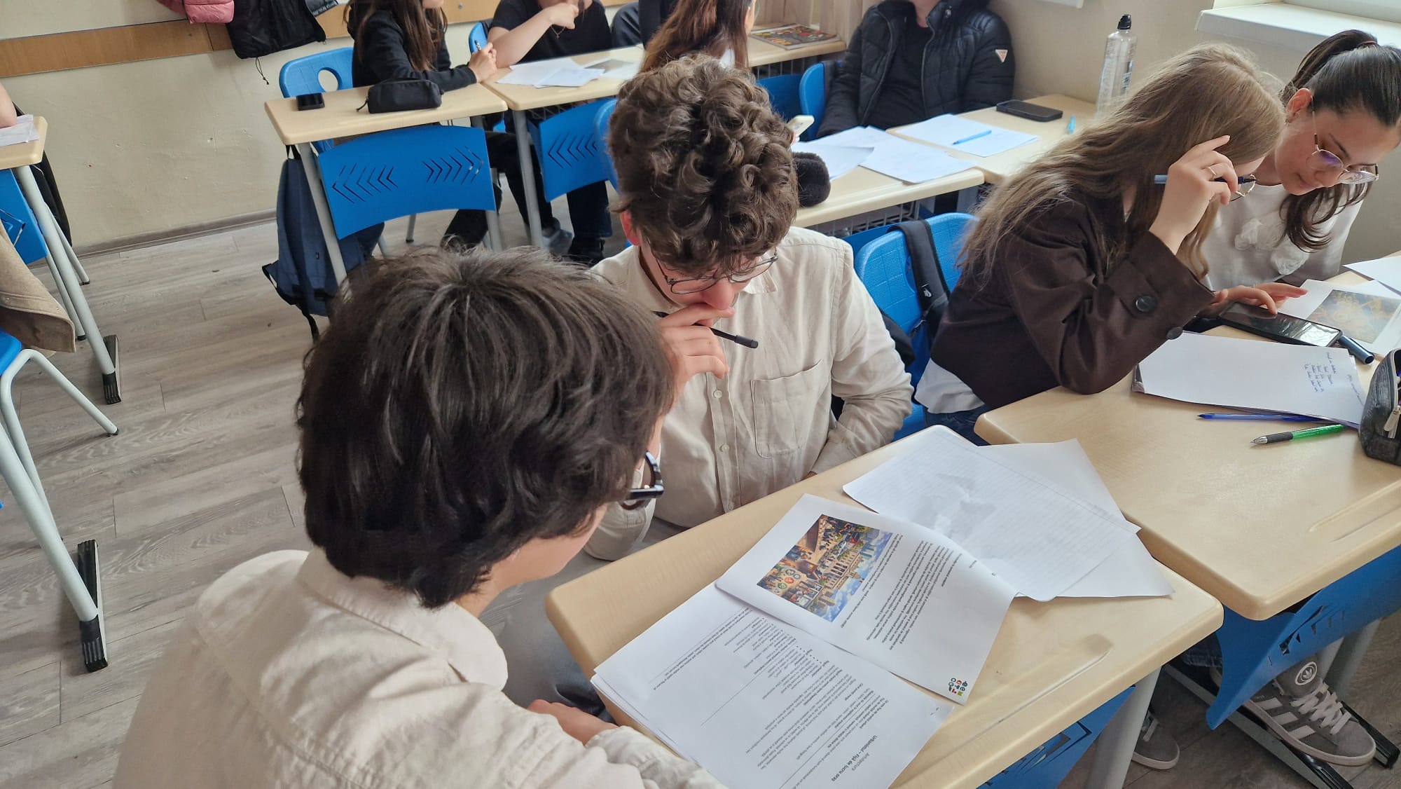 Kitul de Arhitectură pentru Liceeni-  adaptare și extindere pentru liceeni a cursului dedicat școlarilor – Asociația eematico