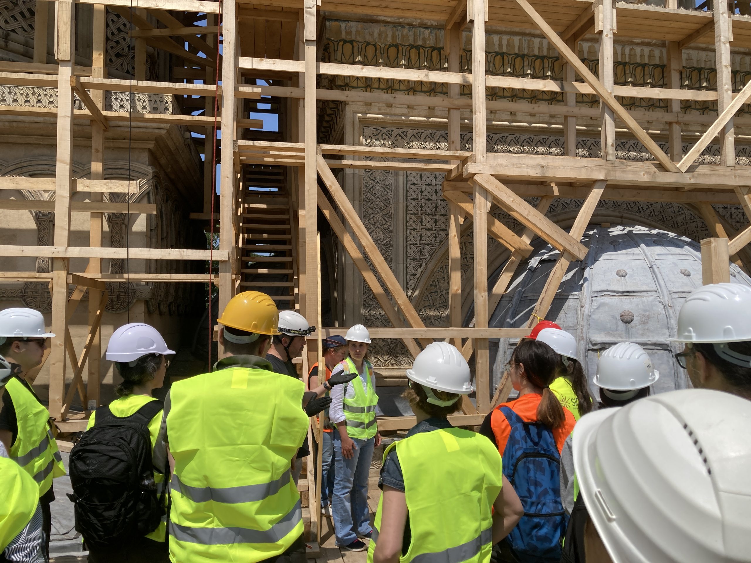 Relația dintre arhitectură  și componentele artistice, la monumentele istorice (III) – Art Conservation Support