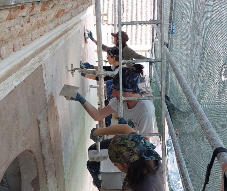 Adoptă o Casă la Roșia Montană. Școala de Vară ARA – ediția a 17-a (2024): Acțiuni de promovare și valorificare a patrimoniului cultural și natural de la Roșia Montană – Asociația Arhitectură. Restaurare. Arheologie (ARA)