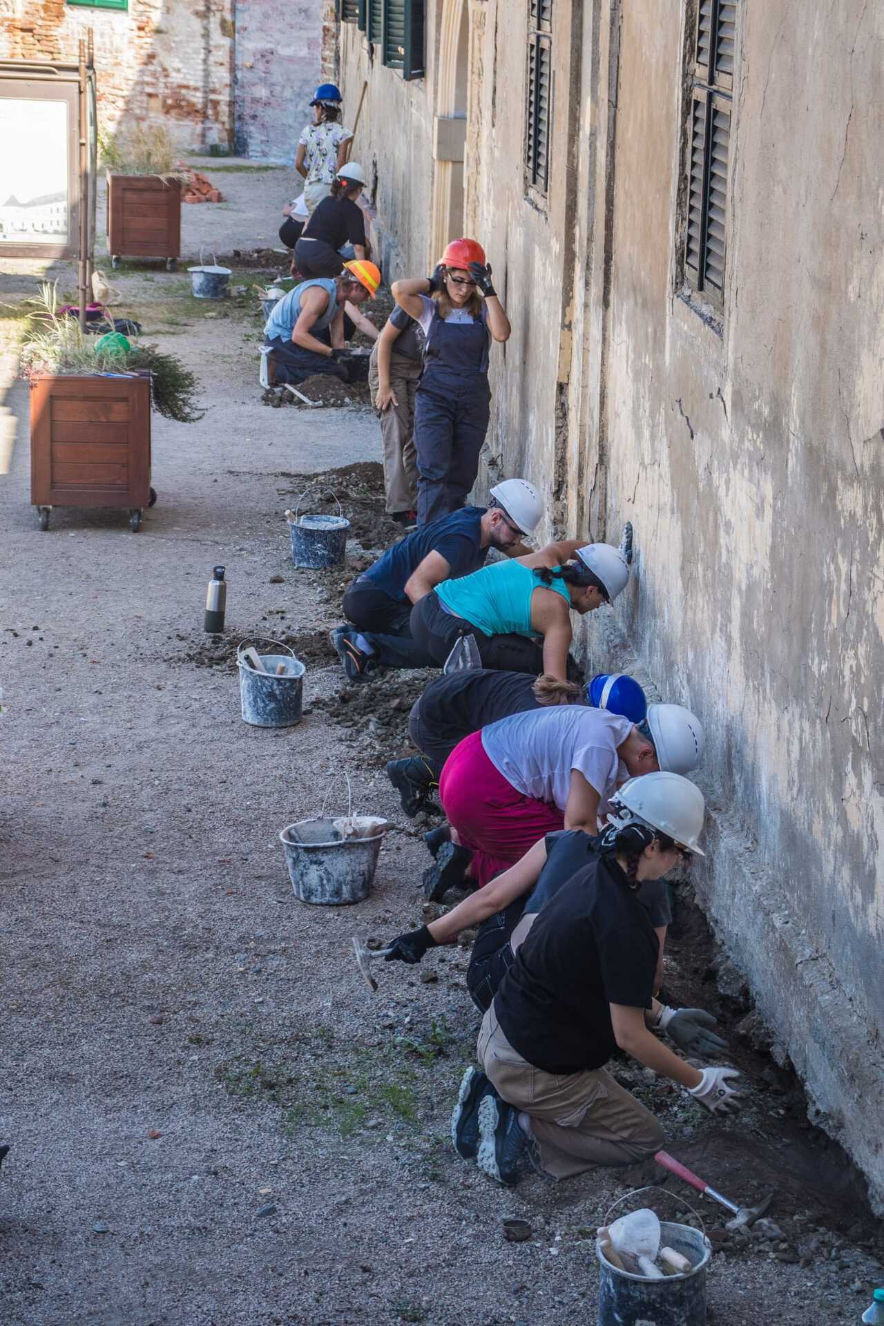 Tabără de restaurare la Castelul Bánffy din Bonțida 2024 – Fundația Transilvania Trust